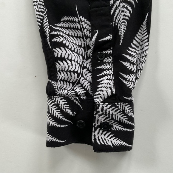 H&M Women’s Button Down Shirt Sz S Black & White Fern Print Retro Edgy Boho - Picture 9 of 11